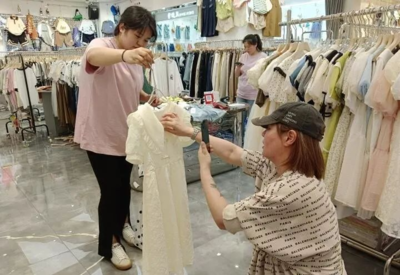 品牌化浪潮下，傳統(tǒng)服裝批發(fā)市場的轉(zhuǎn)型與突圍之路